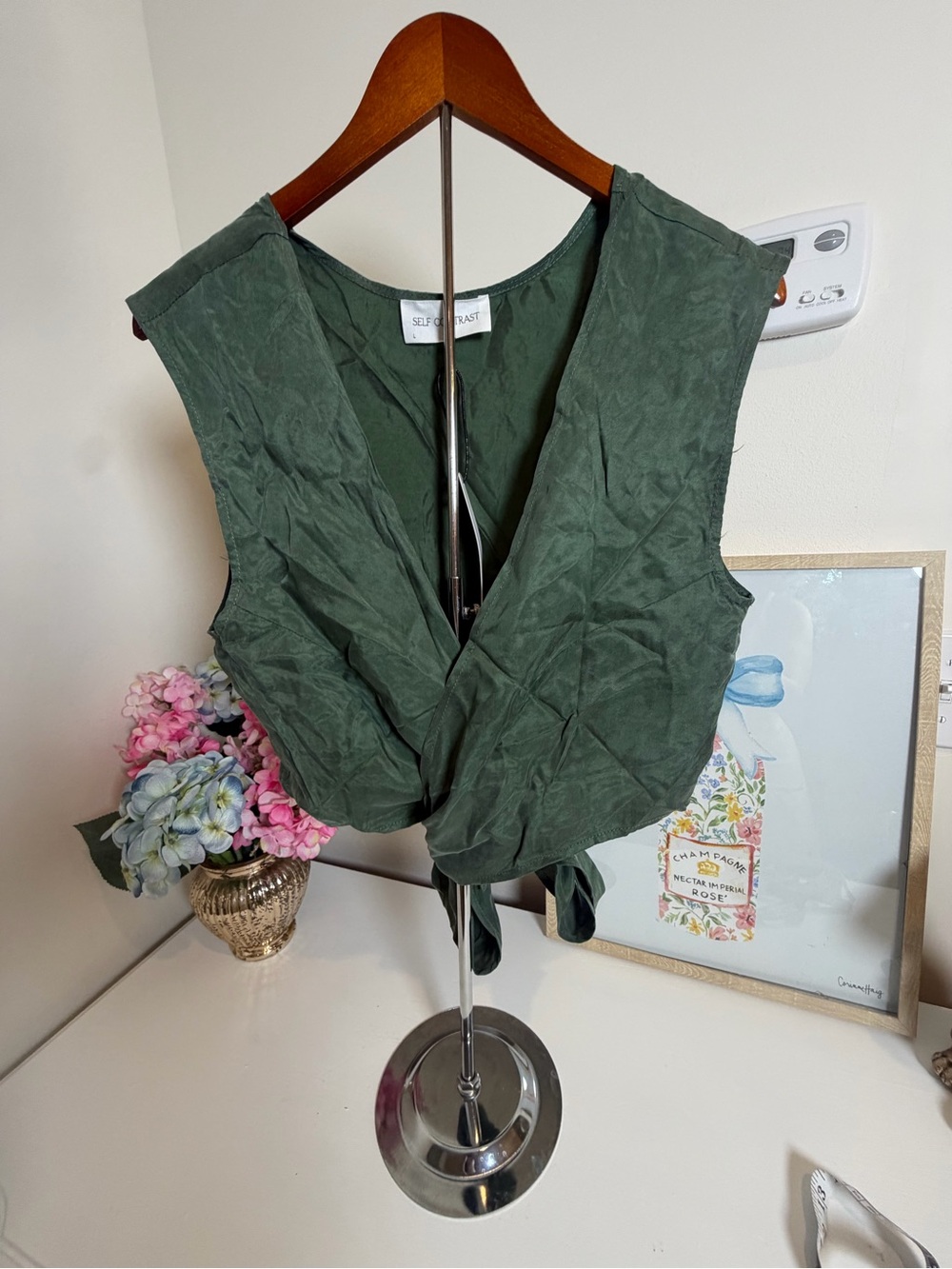 🌿 NWT Self Contrast Olive Green Sleeveless Wrap Crop Top - Size L - Picture 1 of 4